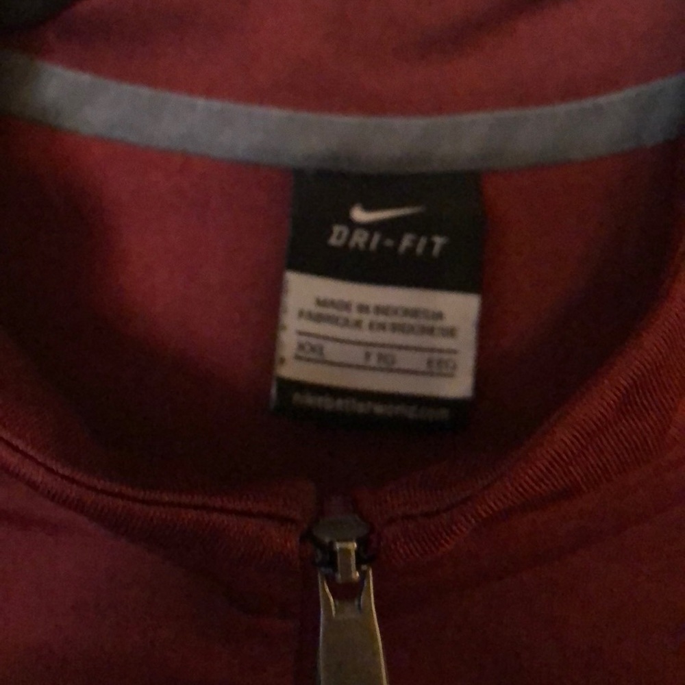 1/2 zip Nike Pullover - Picture 2 of 2